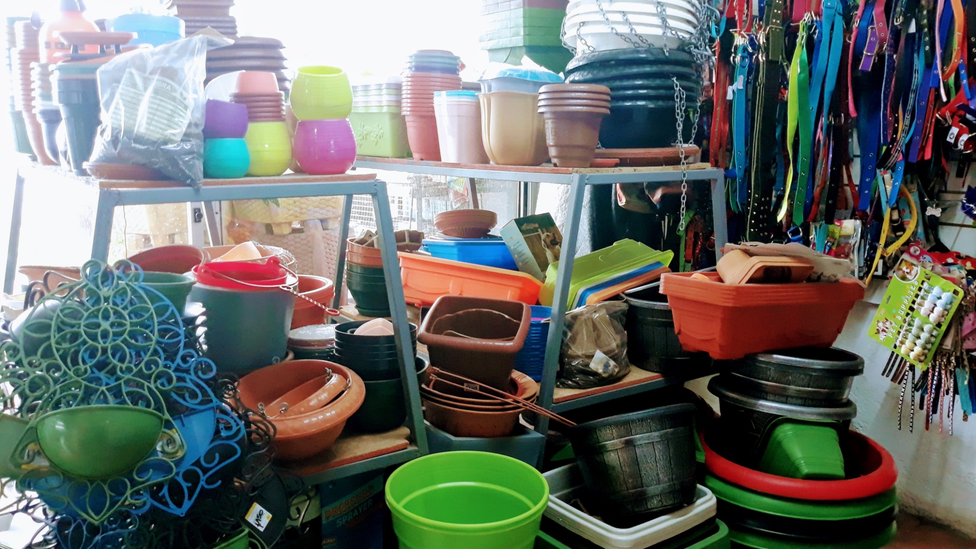 CRISAN RACIONES CRISAN RACIONES  Macetas de todos tamaños y colores