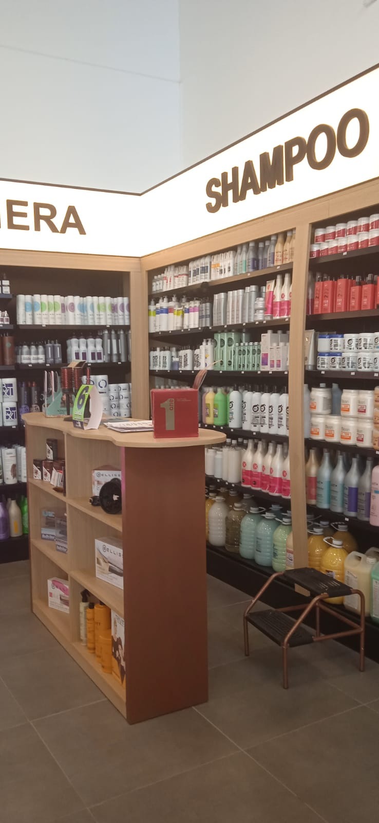 D'MUJERES DISTRIBUCIONES D'MUJERES DISTRIBUCIONES Los mjores productos para el cabello 