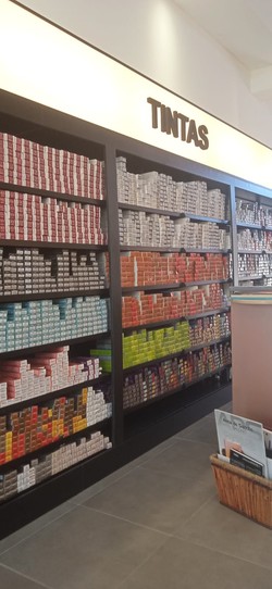 D'MUJERES DISTRIBUCIONES D'MUJERES DISTRIBUCIONES