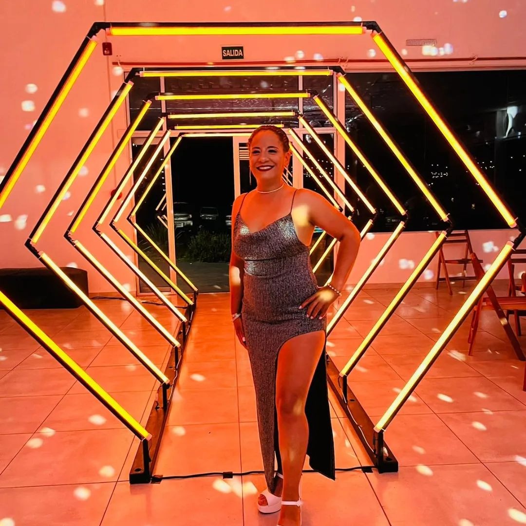 AMORA ALQUILER DE VESTIDOS  