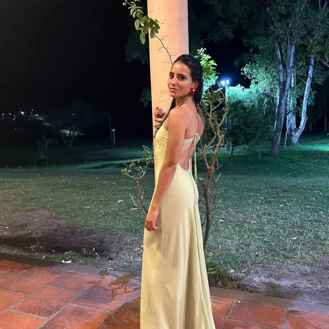 AMORA ALQUILER DE VESTIDOS  