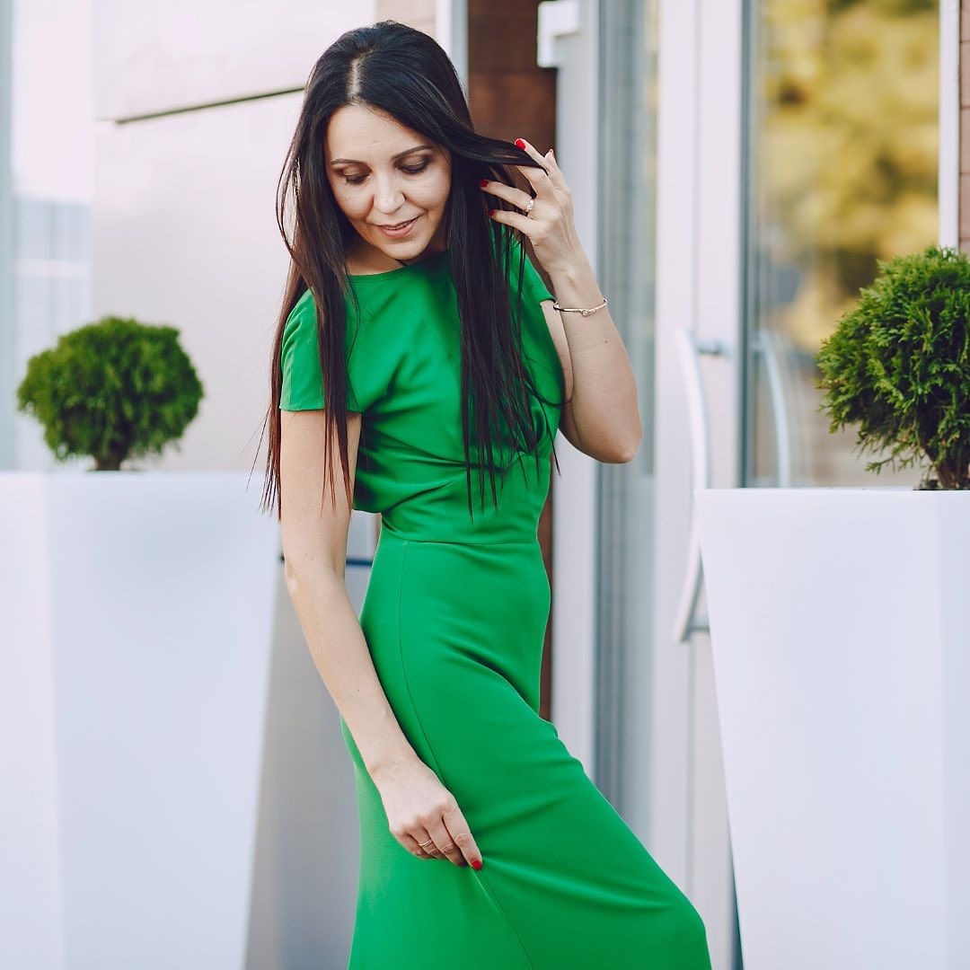 AMORA ALQUILER DE VESTIDOS  