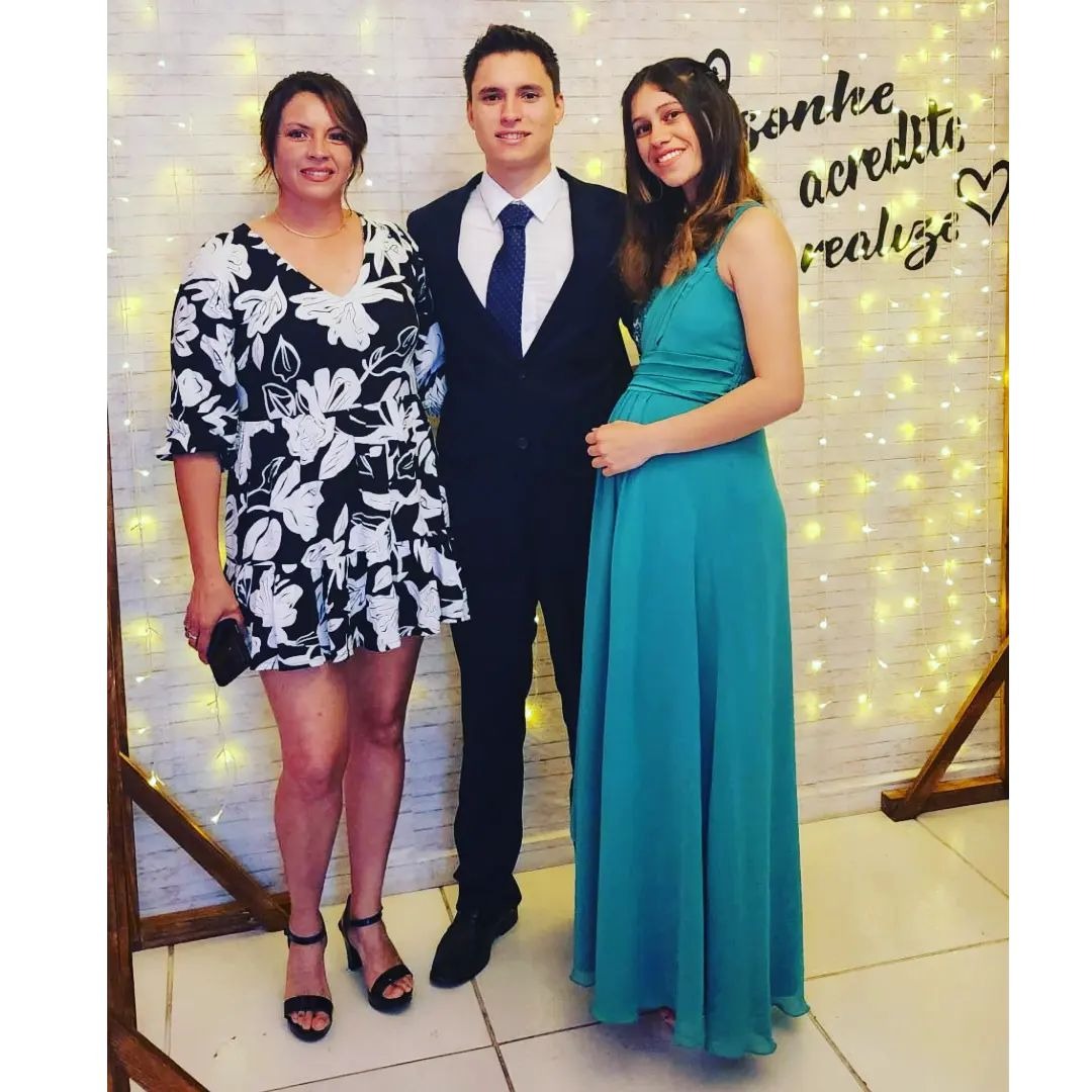 AMORA ALQUILER DE VESTIDOS  