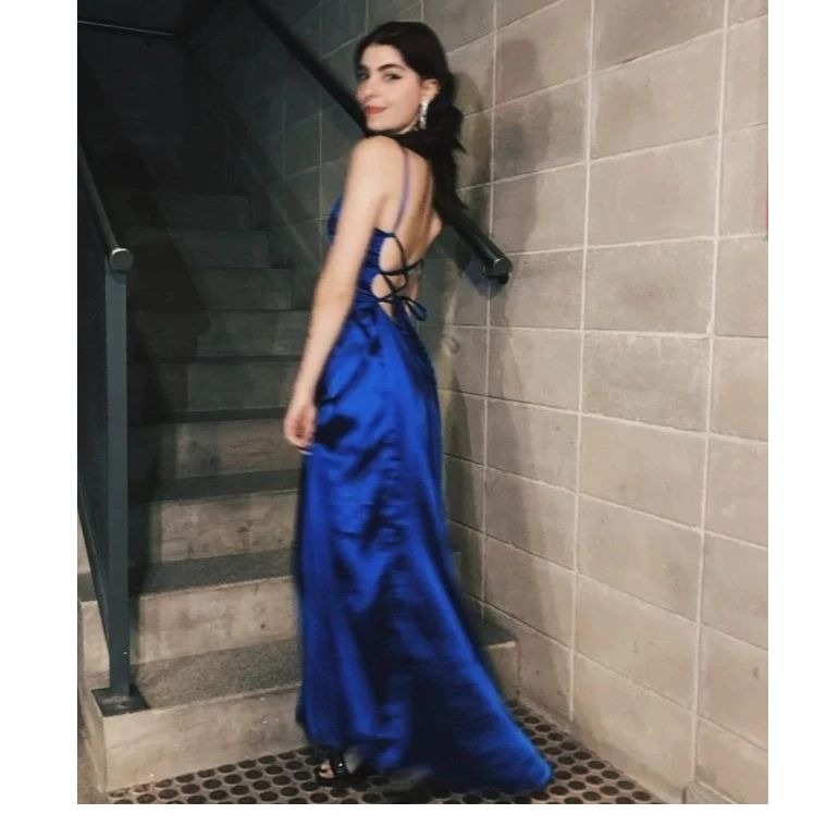 AMORA ALQUILER DE VESTIDOS  