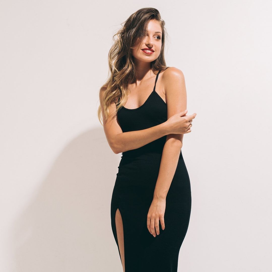 AMORA ALQUILER DE VESTIDOS  