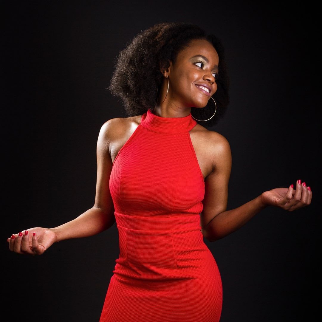 AMORA ALQUILER DE VESTIDOS  