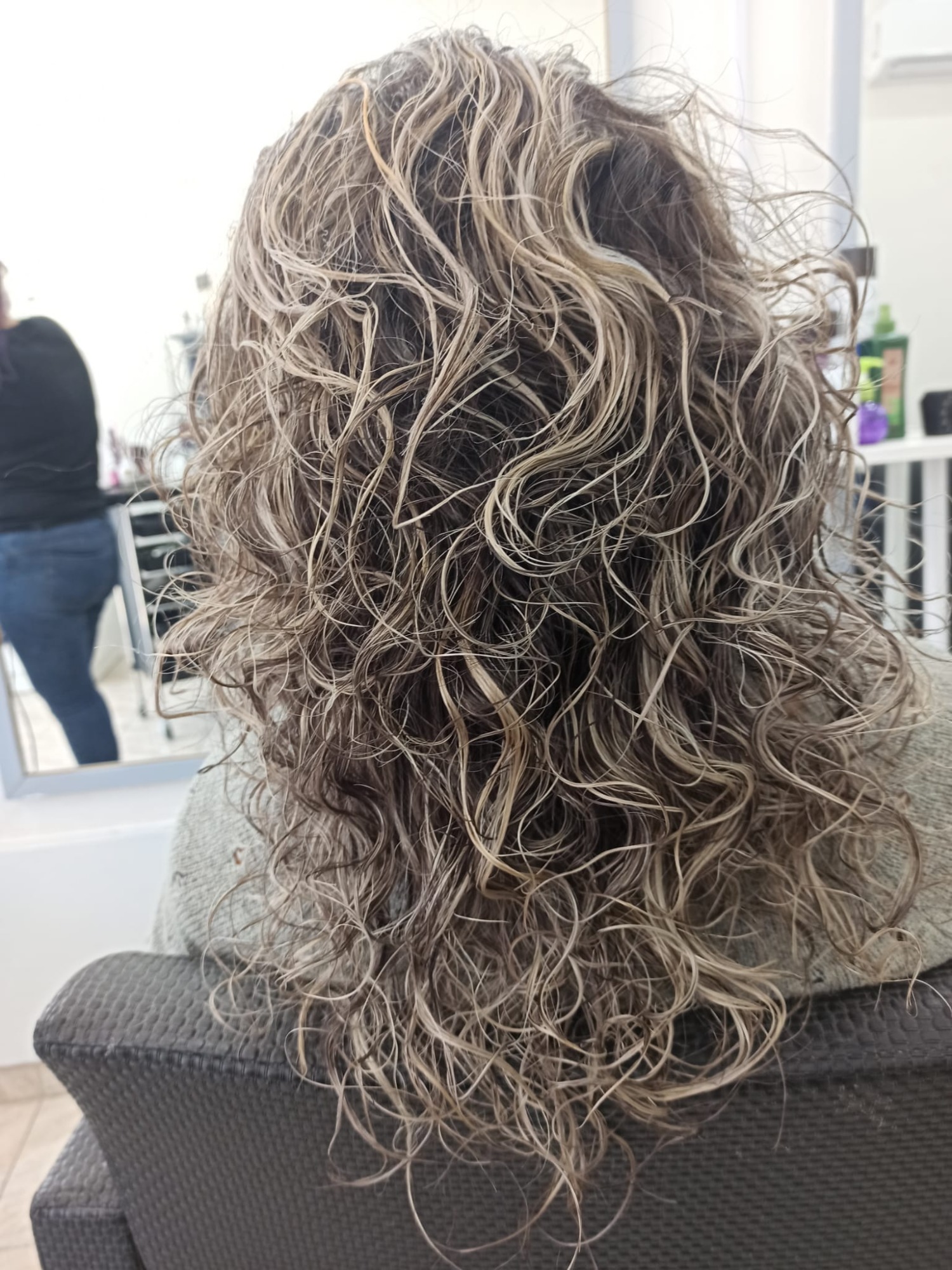 María Torres Estilista María Torres Estilista  Trabajo de color y corte 