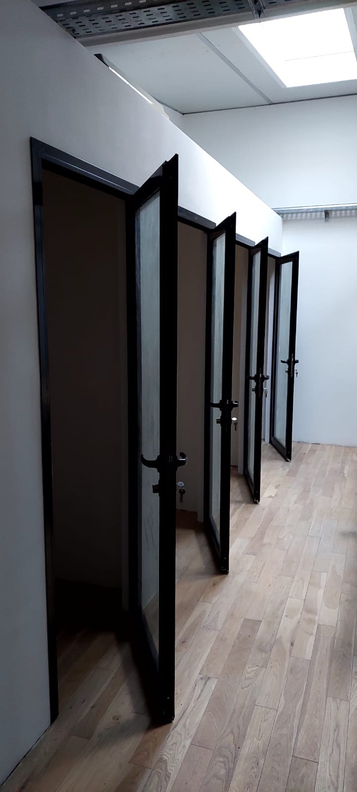 Aluminios & Co Puertas 