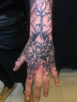 ETERNALS TATUAJES Y PERFORACIONES 