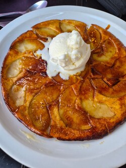Parrillada la Criolla de los Bernasconi PANQUEQUE DE MANZANA
