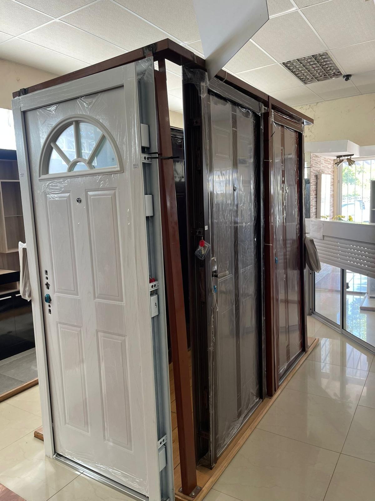 BARRACA DE PRINCIPIO A FIN Puertas semi blindadas, blindadas 