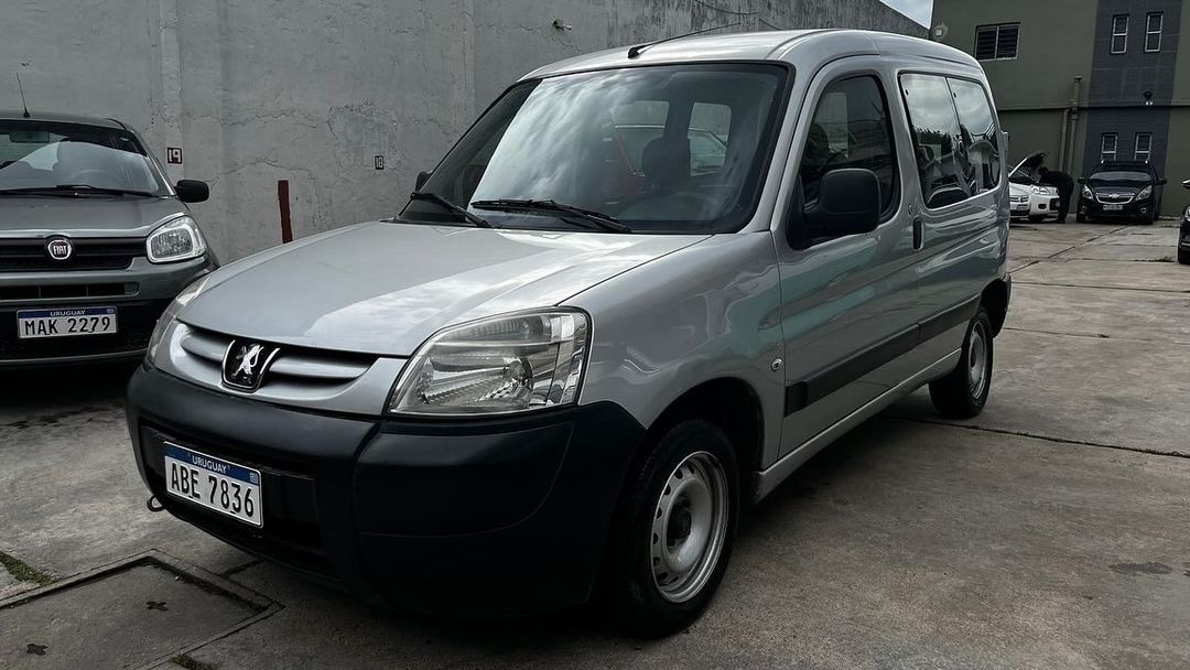 FLOREN AUTOMOVILES FLOREN AUTOMOVILES Compramos autos contados con papeles al día 

CONS