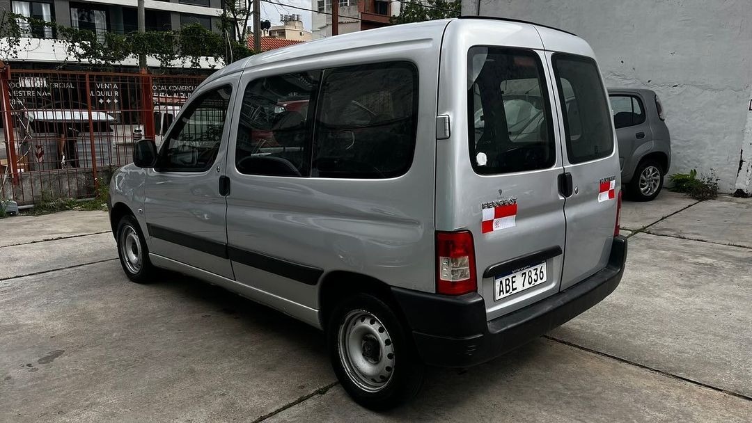 FLOREN AUTOMOVILES FLOREN AUTOMOVILES Compramos autos contados con papeles al día 

CONS