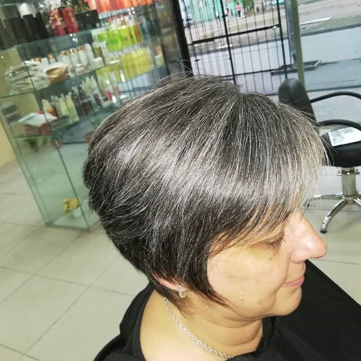 PELUQUERIA DANIELA UNISEX  