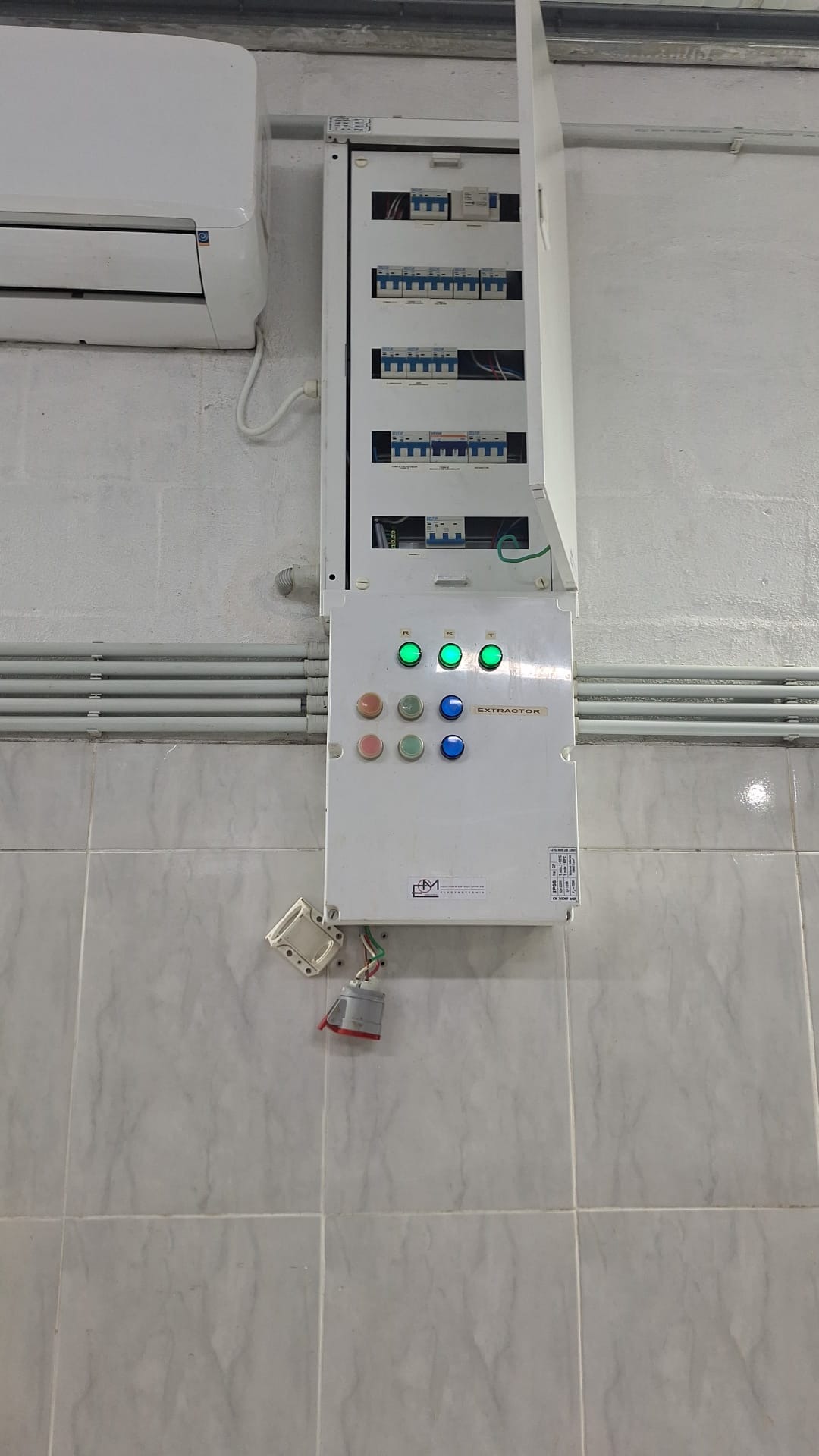 Electromecanica Industrial Melectromecanica Industrial Electromecánica
Reparaciones electromecánicas 
