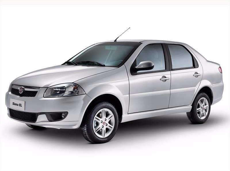 POTENZA RENT A CAR Fiat Siena 2 tanques, 4 maletas, 5 personas, A/C, DH, vidrios