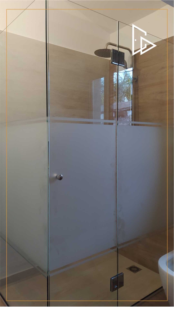 CARPINTERÍA EN ALUMINIO CD Mampara vidrio templado  