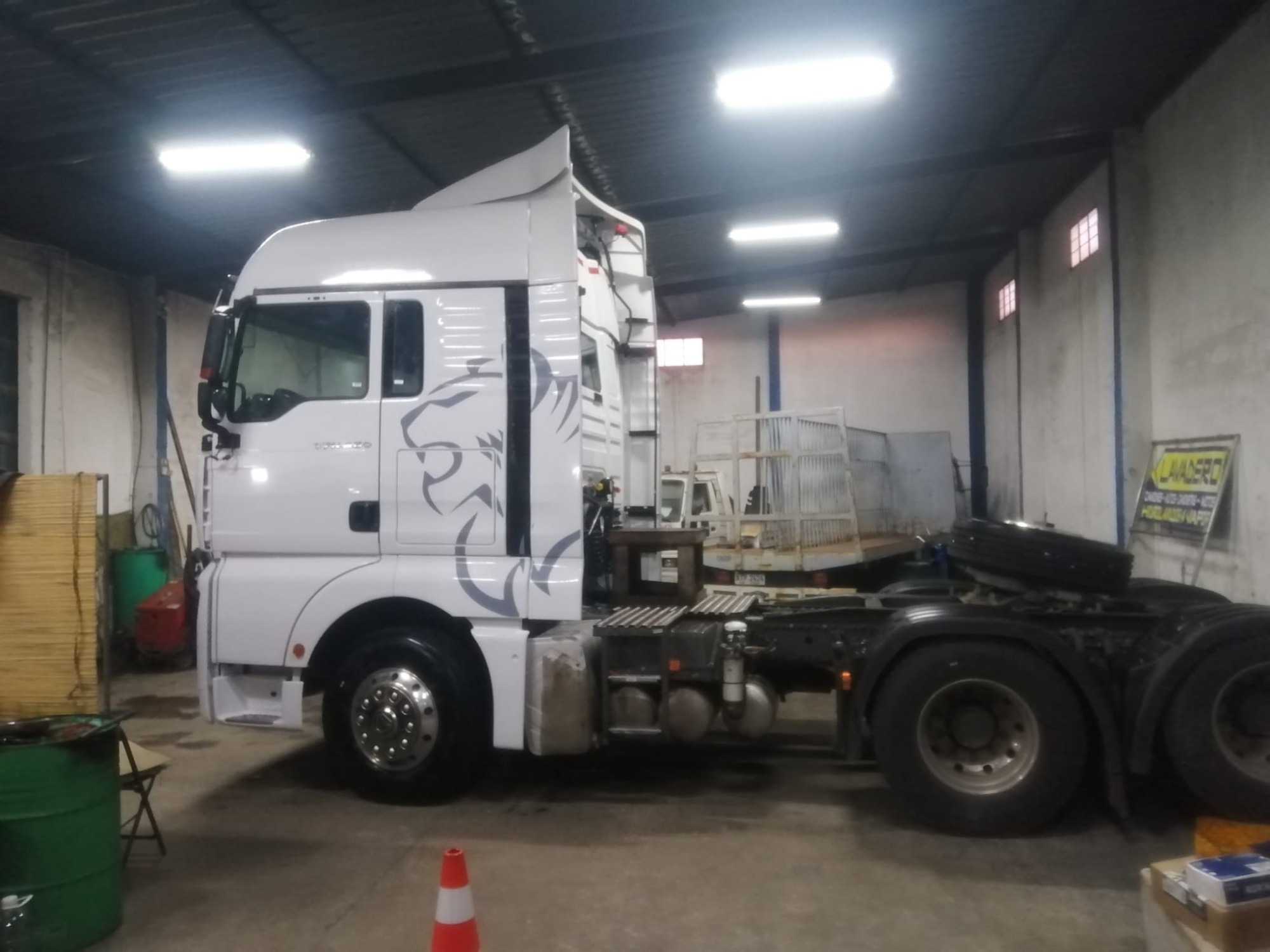 TALLER MECANICO FERNANDO DELGADO Lavado de camiones a vapor. 