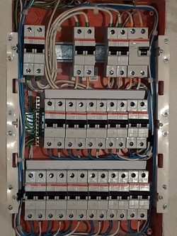 INSTALACIONES ELÉCTRICAS F B 