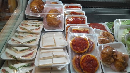 ROTISERÍA PAUSA Sándwiches - Pizzas - Medialunas