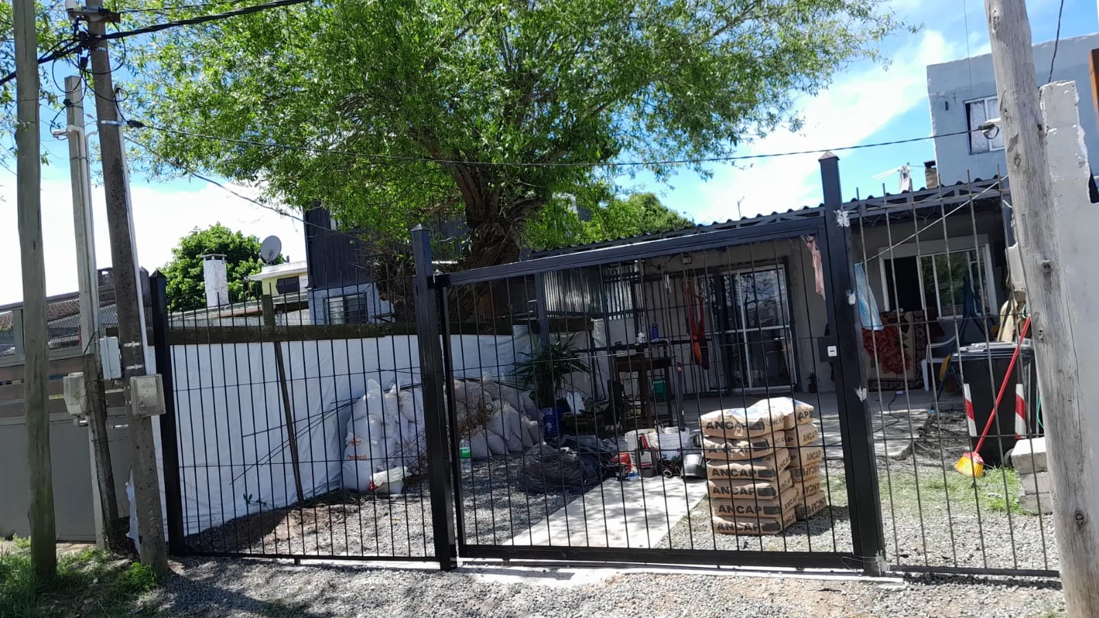 Hierro Tech Construcciones Hierro Tech Construcciones CONSTRUCCIONES TECHOS
PARRILLAS
CONSTRUCCIONES GAL