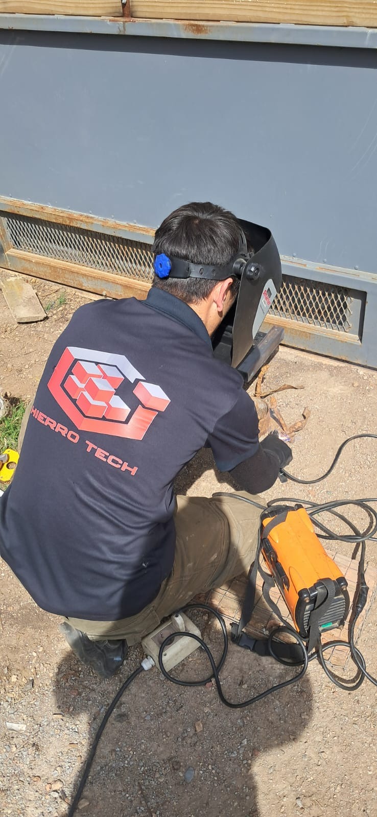 Hierro Tech Construcciones Hierro Tech Construcciones CONSTRUCCIONES TECHOS
PARRILLAS
CONSTRUCCIONES GAL