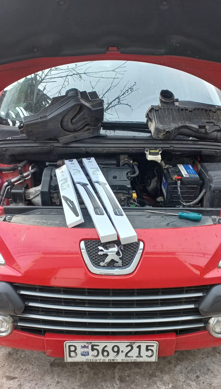 Automecánica MG ////Servicio/// y con calidad en los repuestos.., escobillas originales 