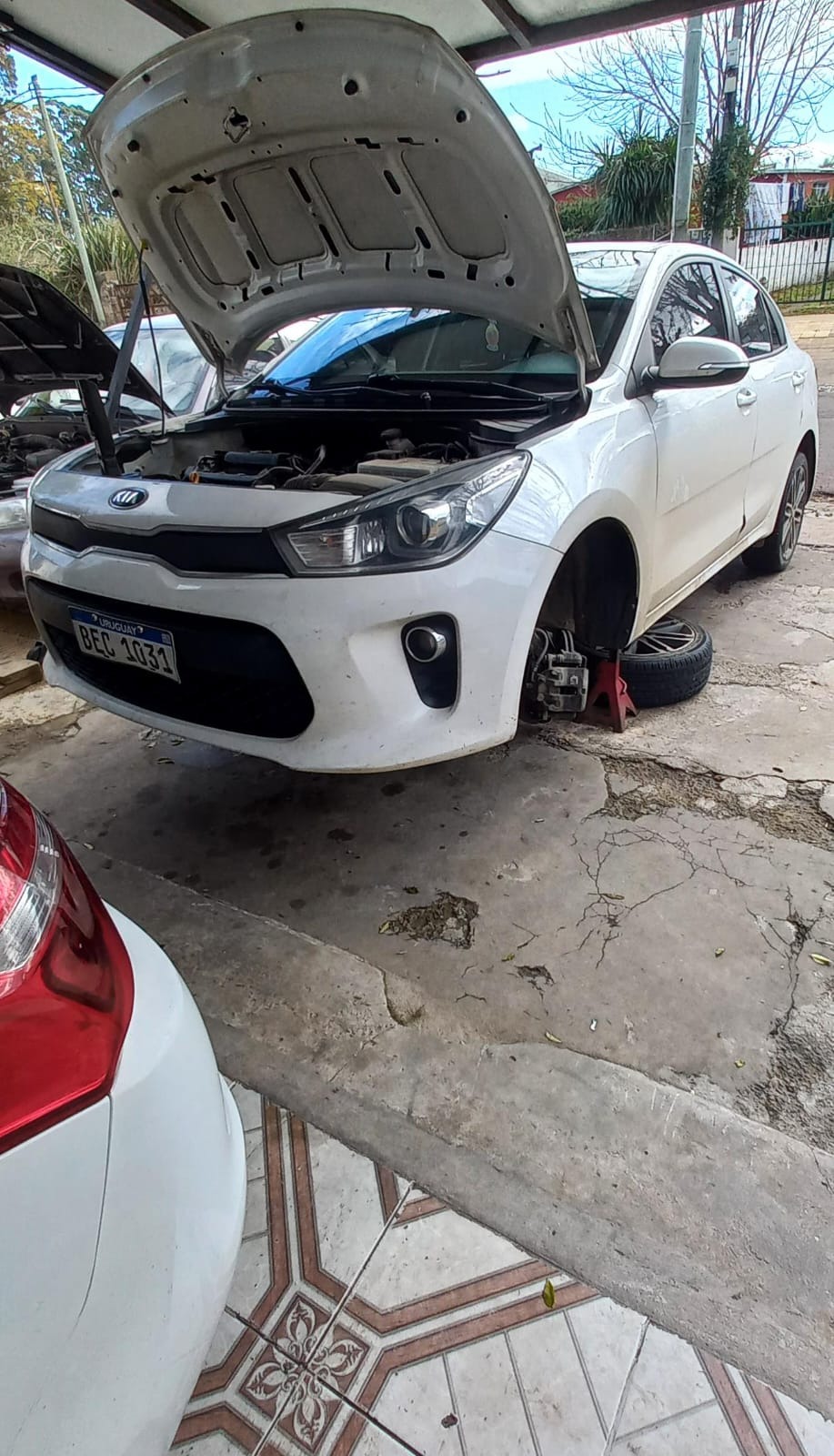 Automecánica MG Cambio de bulvo de marcha atrás y caño tanque de combustible 