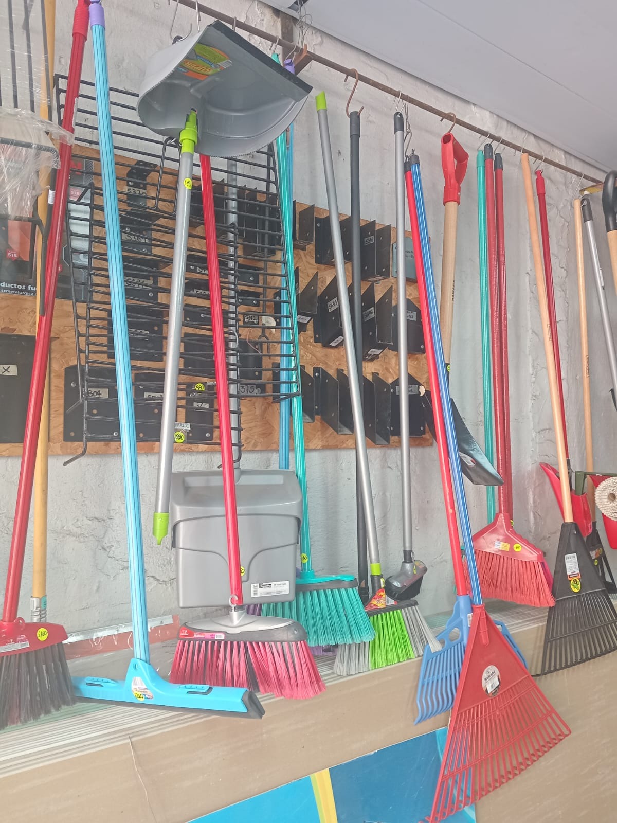 FERRETERÍA Y BARRACA DANIEL  