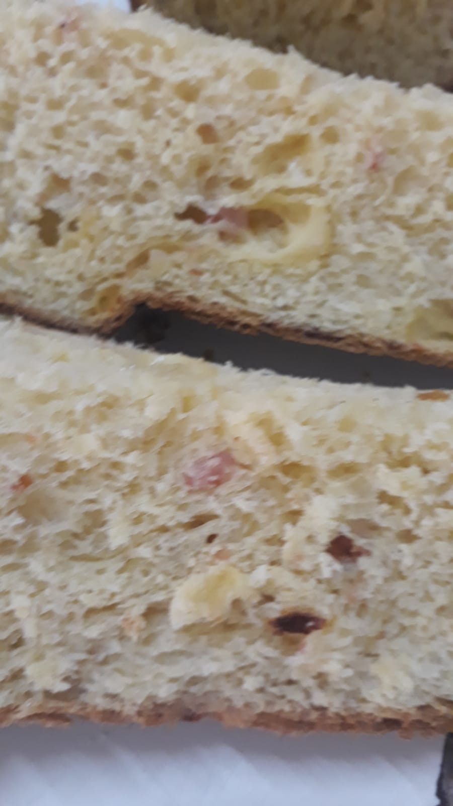 EL GOLOSITO  Pan salado con salchicha parrillera y provolone