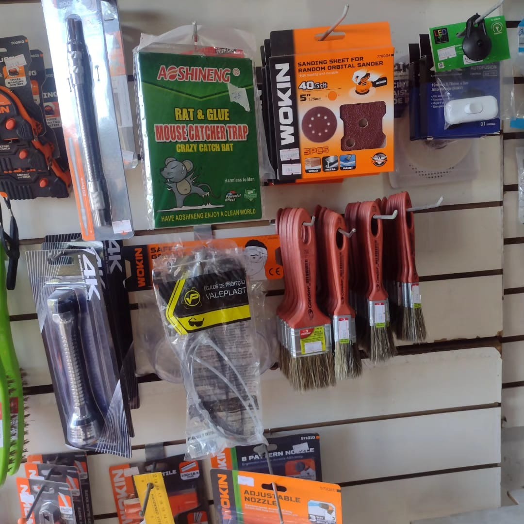 FERRETERIA FERRE LEZICA FERRETERIA FERRE LEZICA Sanitaria 
Pintureria 
Albañileria 
Jardinería 
He