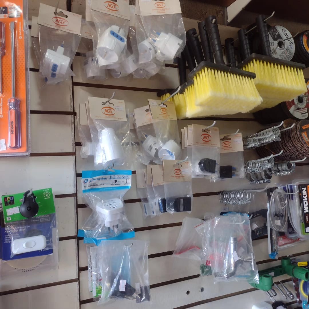 FERRETERIA FERRE LEZICA FERRETERIA FERRE LEZICA Sanitaria 
Pintureria 
Albañileria 
Jardinería 
He