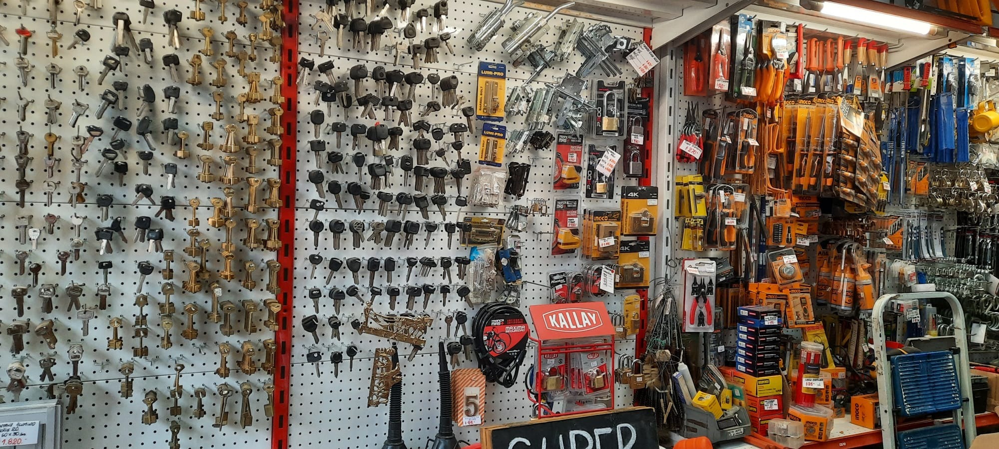 FERRETERIA EL LABRADOR  