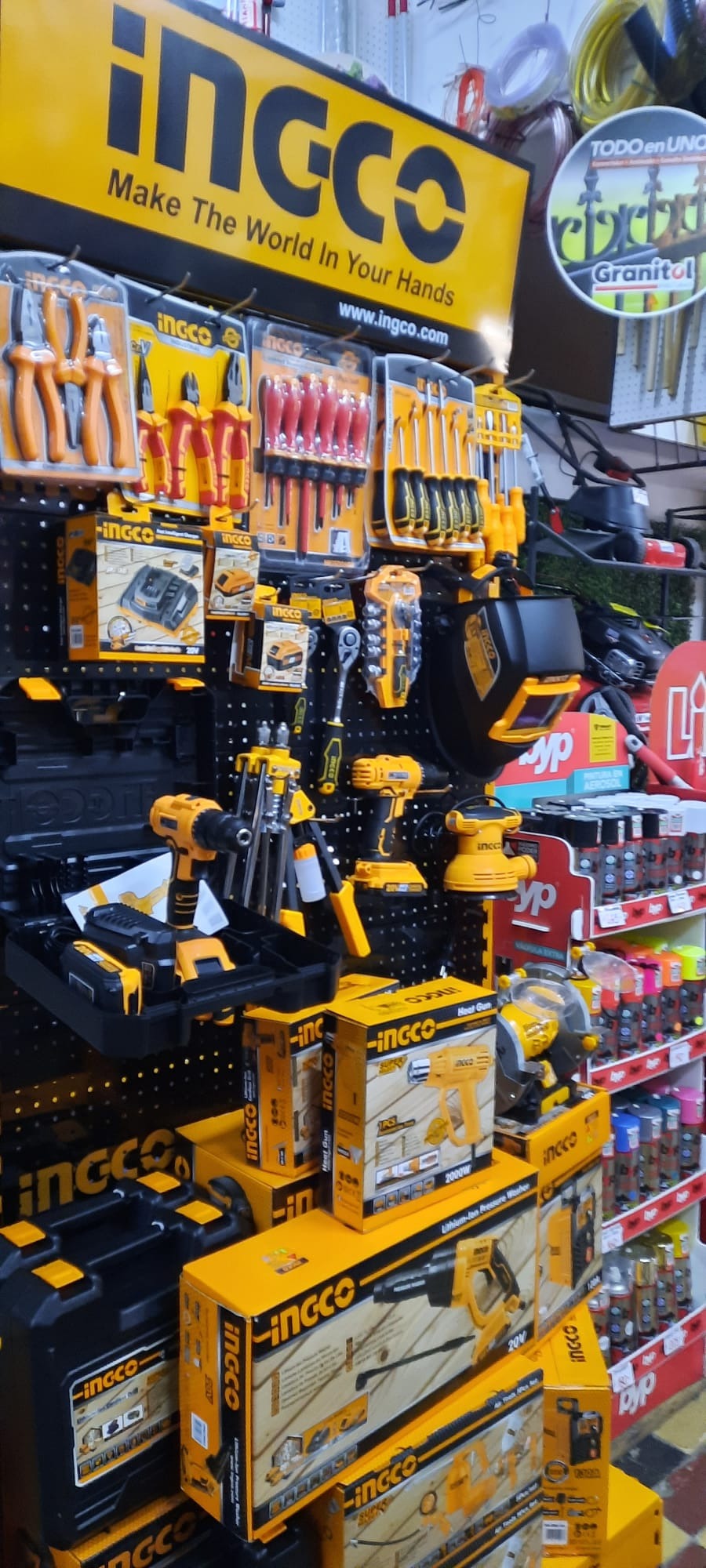 FERRETERIA EL LABRADOR  