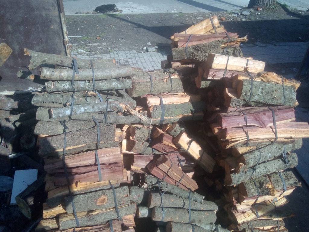 LEÑERÍA EL BICHO Atados de oferta para su asado 