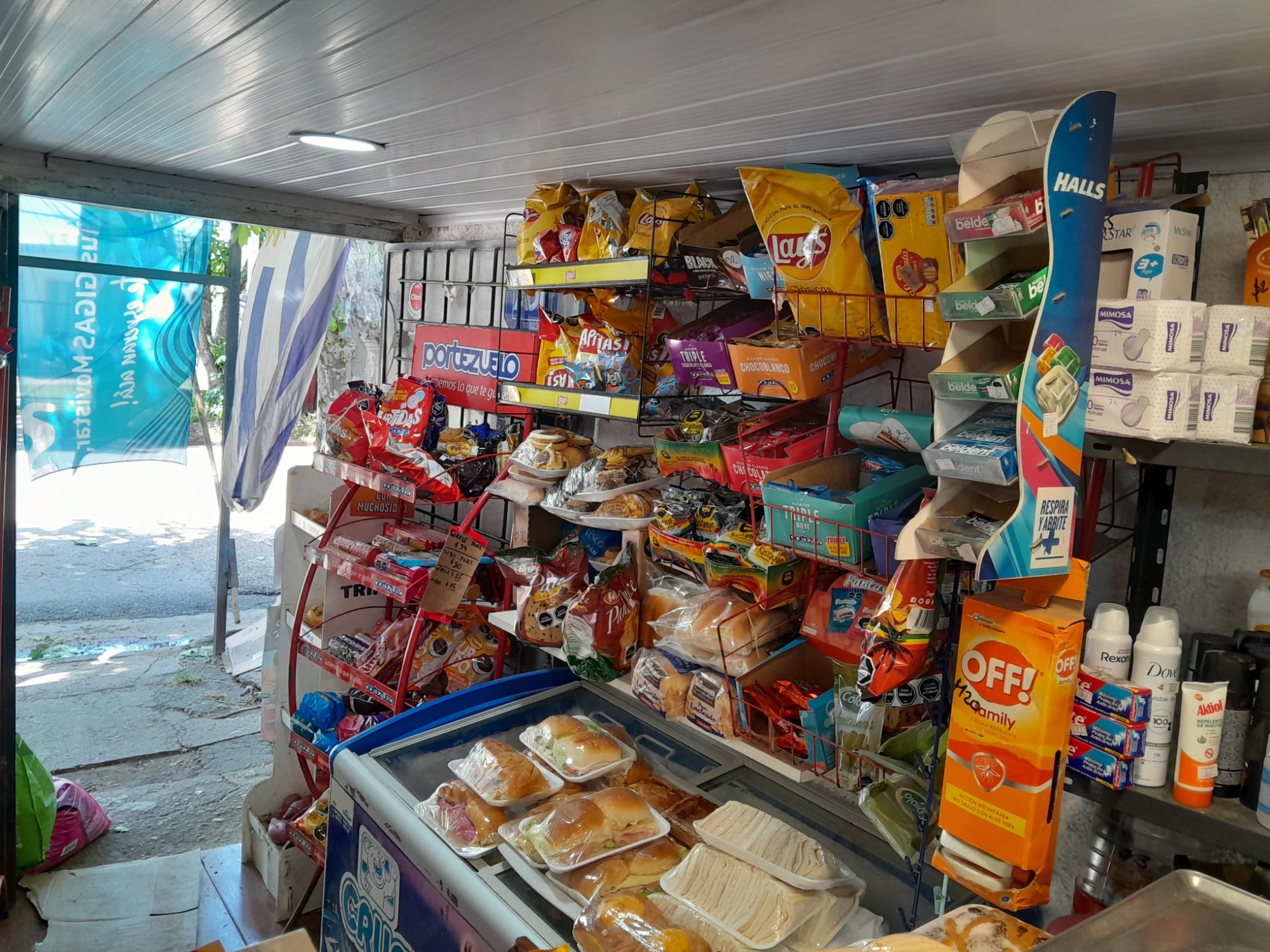 AUTOSERVICIO LO DE LORE MARTIN  