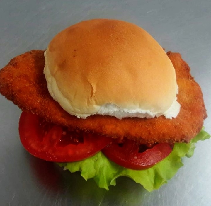 POLLERÍA LA NUEVA Milanesa al pan, la clásica y exquisita 