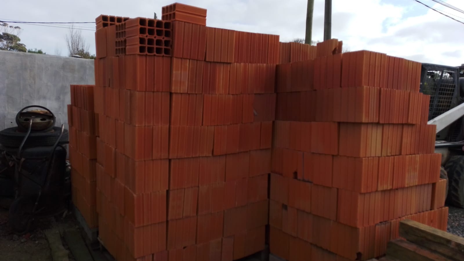 MG BARRACA DE MATERIALES Ladrillos 