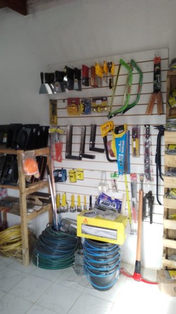 MG BARRACA DE MATERIALES Herramientas manuales: Cierra, Cerrucho, Martillos