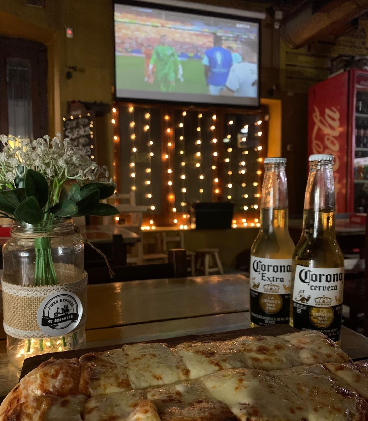 LA NUEVA PIZZA EXPRESS LA NUEVA PIZZA EXPRESS CHIVITOS
PANCHOS
SANDWICHES CALIENTES
PICADAS
PAST