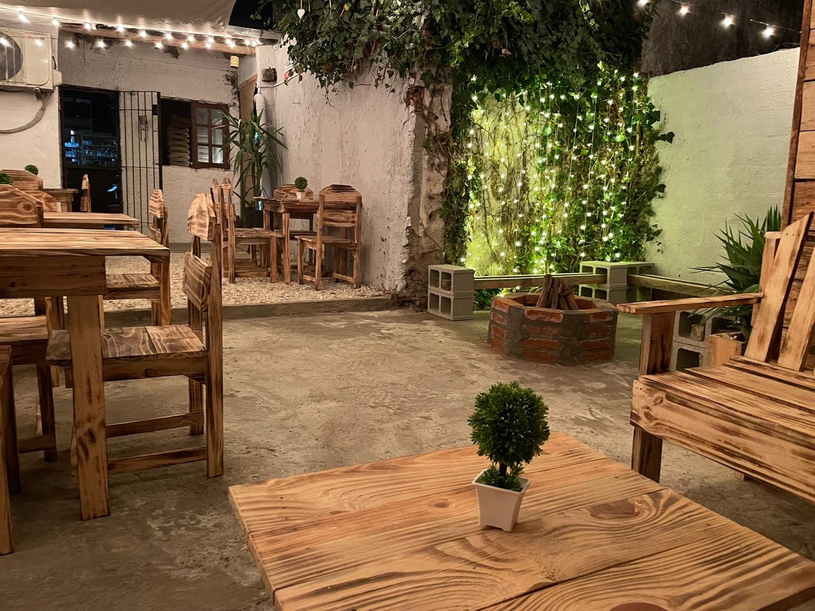 LA NUEVA PIZZA EXPRESS LA NUEVA PIZZA EXPRESS CHIVITOS
PANCHOS
SANDWICHES CALIENTES
PICADAS
PAST