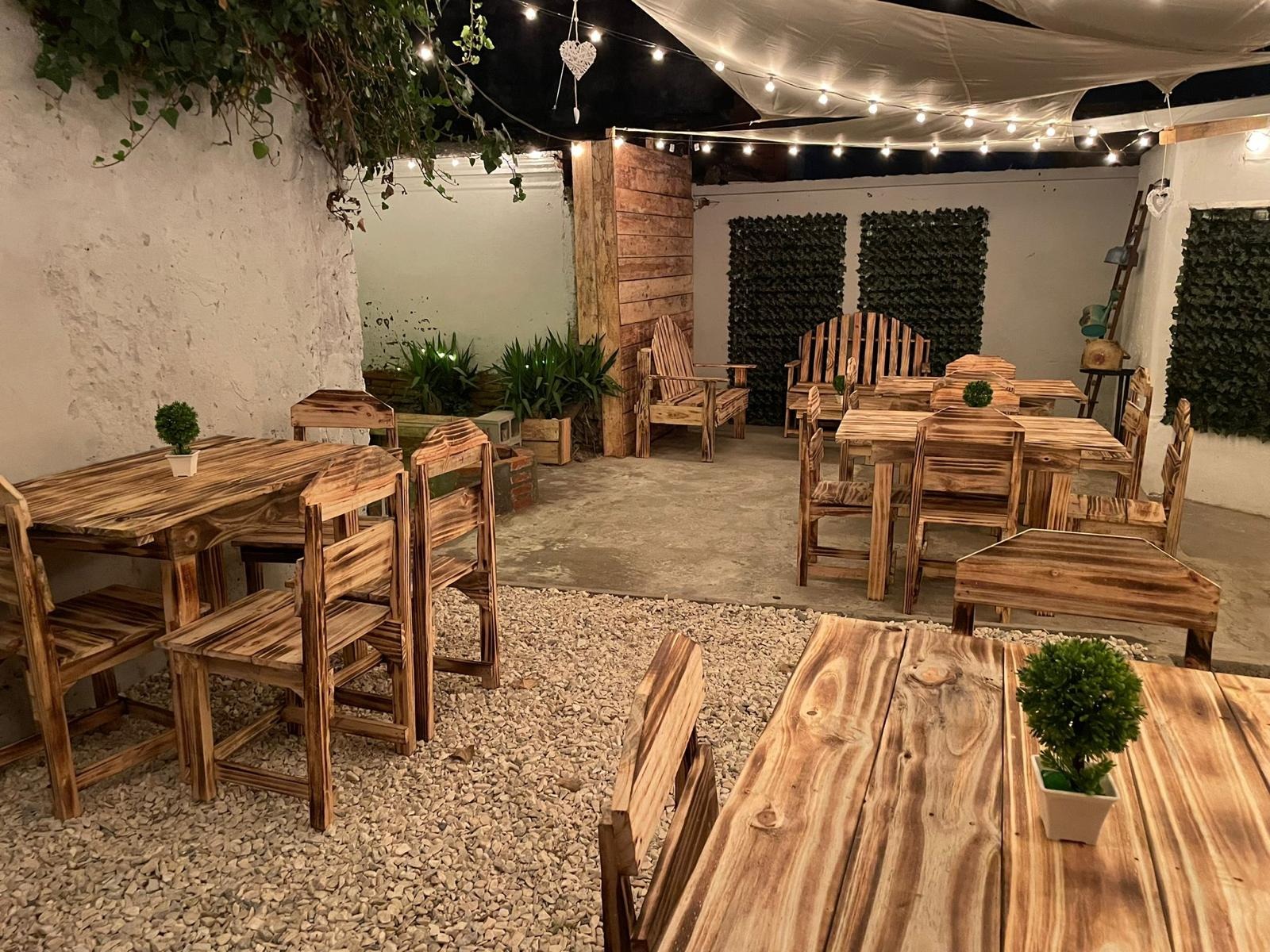 LA NUEVA PIZZA EXPRESS LA NUEVA PIZZA EXPRESS CHIVITOS
PANCHOS
SANDWICHES CALIENTES
PICADAS
PAST