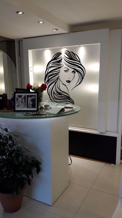 ELBA'S BEAUTY SALON UNISEX 