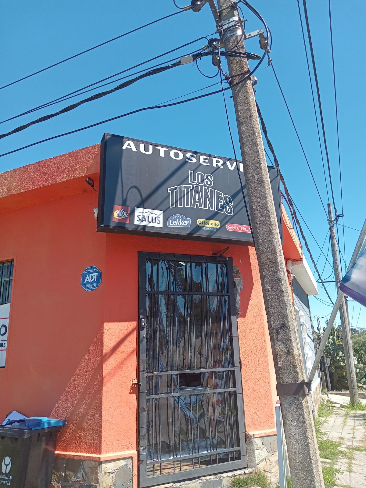 LOS TITANES AUTOSERVICE  