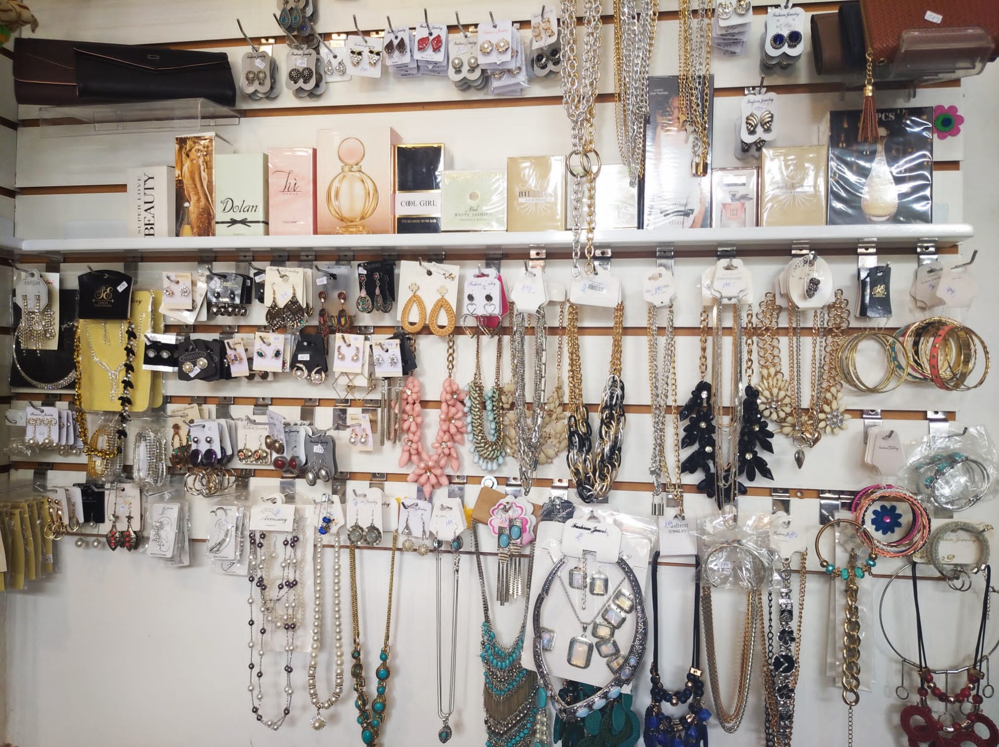 REGALERIA LAS FLORES  