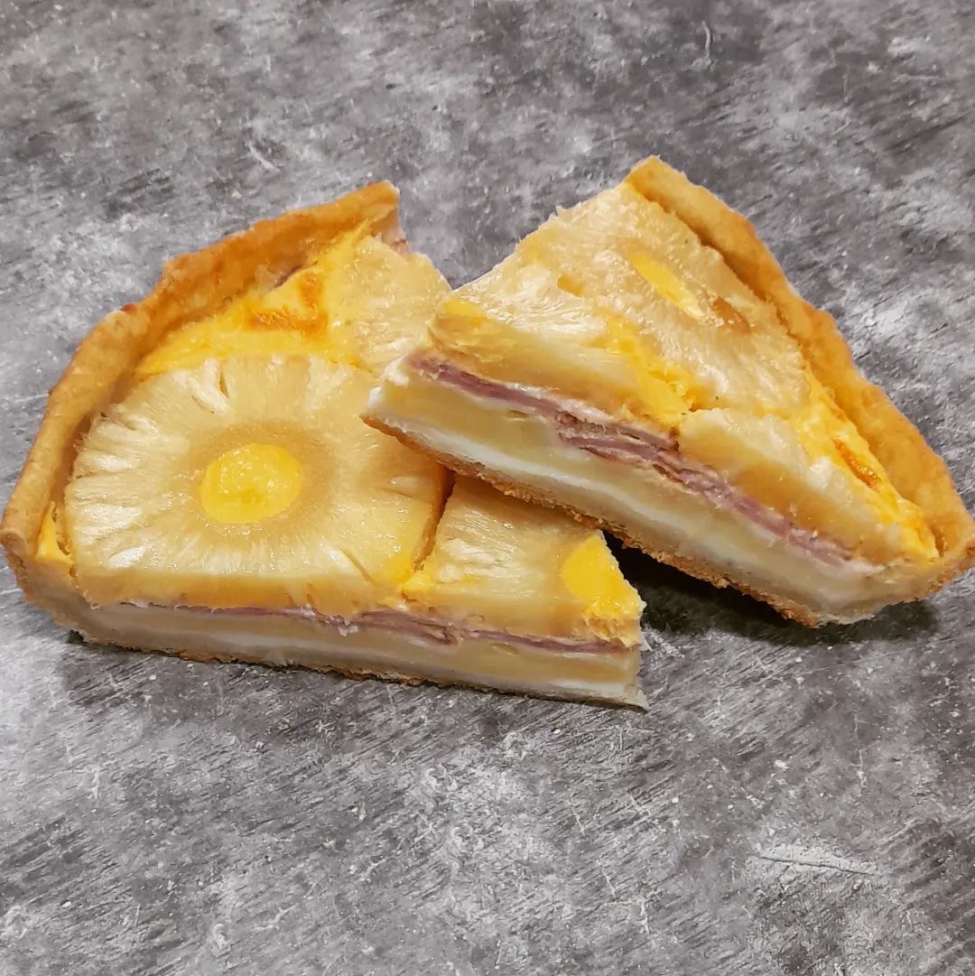 BECHU CAFETERÍA Tarta de Lomito, Queso y Ananá 