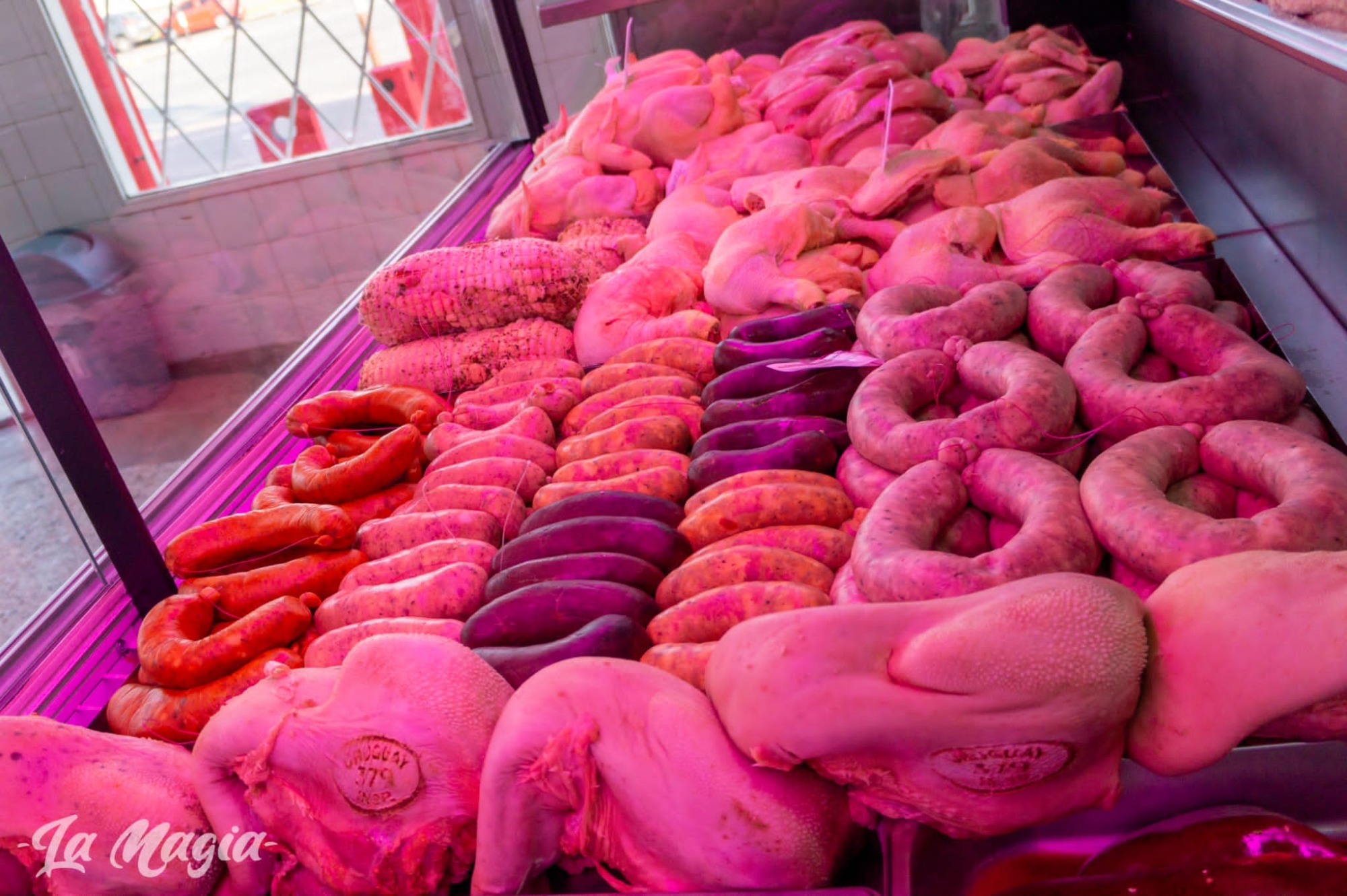 CARNICERÍA LA MAGIA  Pollos, pechugas, muslos, chorizos, morcillas, car