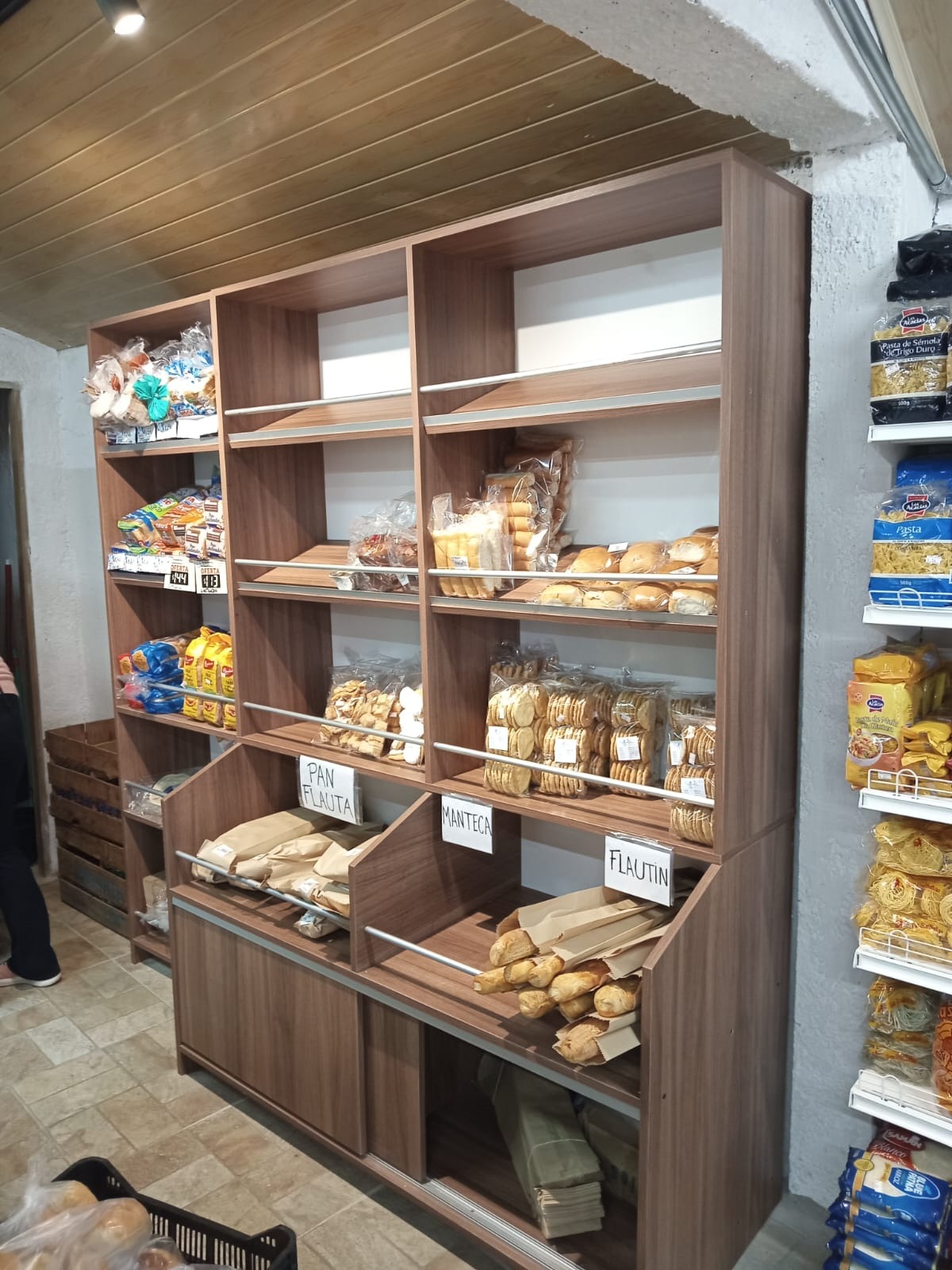 Carpintero a Medida Jorge González CARPINTERO A MEDIDA Carpintería 
Trabajos a medida