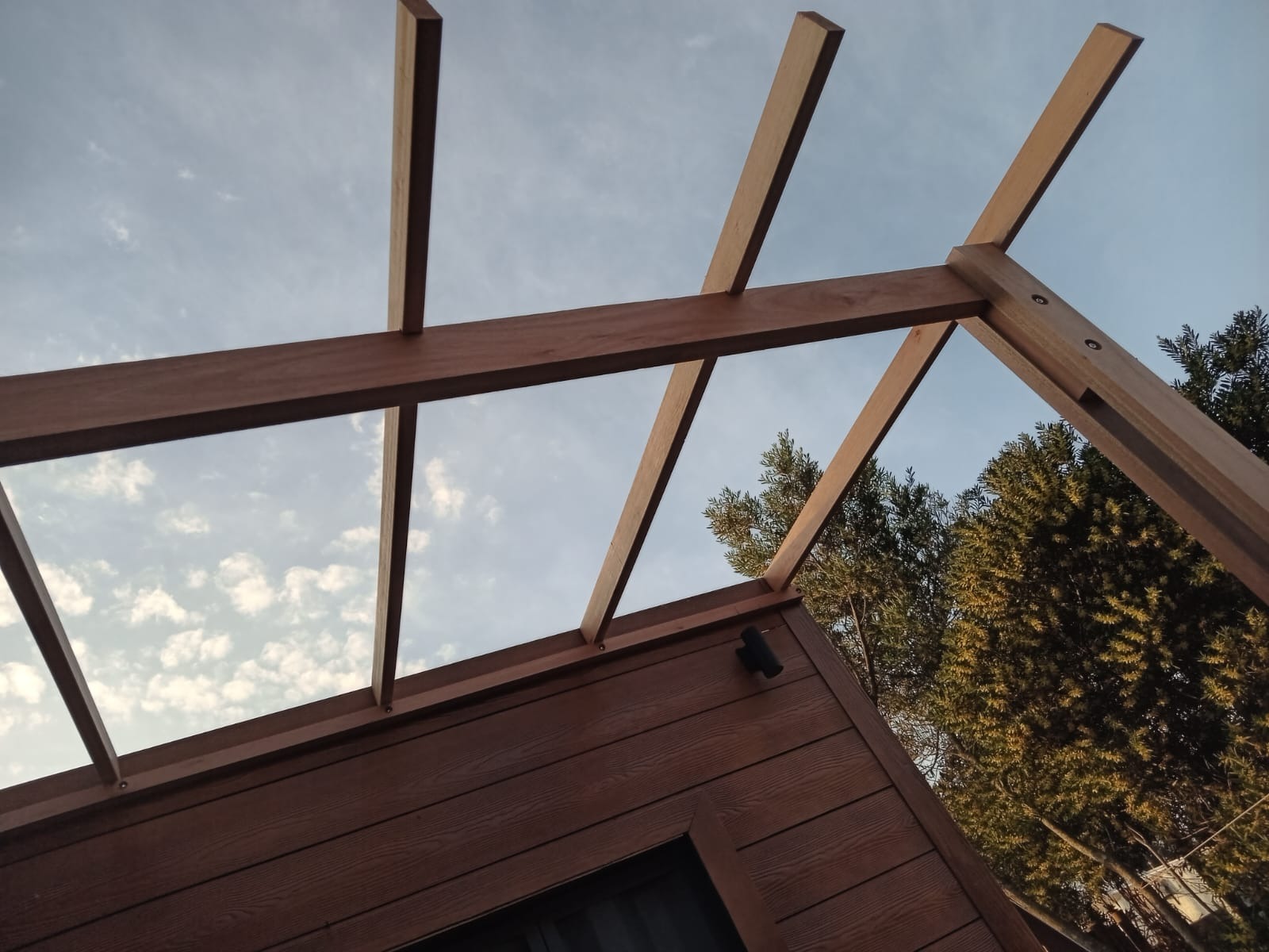 Carpintero a Medida Jorge González CARPINTERO A MEDIDA Carpintería 
Trabajos a medida