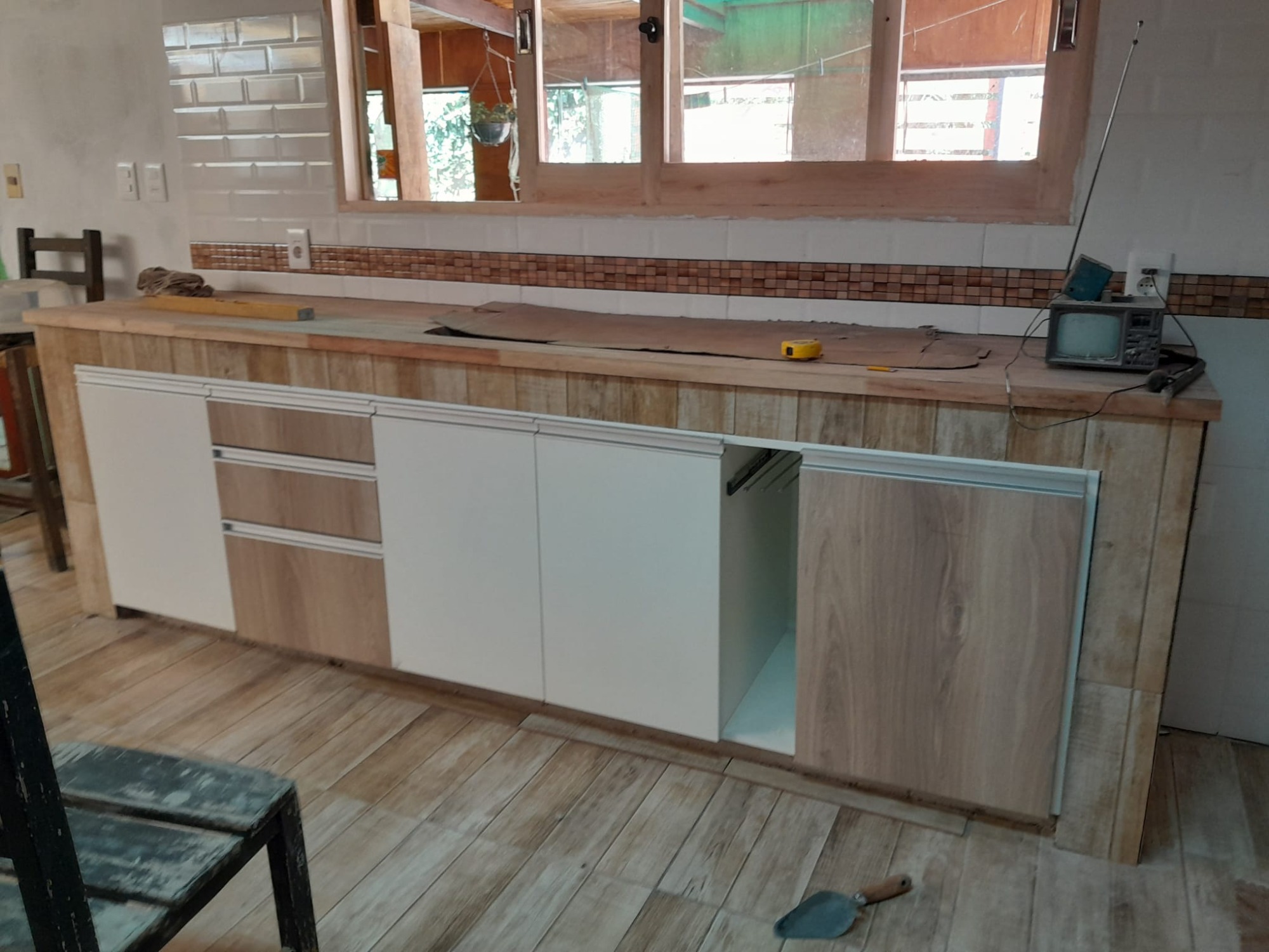 Carpintero a Medida Jorge González CARPINTERO A MEDIDA Carpintería 
Trabajos a medida